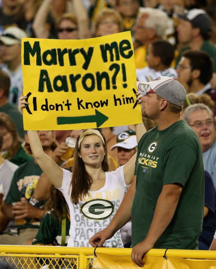Fan with 'Marry me Aaron?!' sign